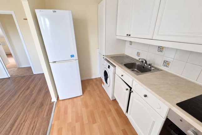 Springwood Crescent, Edgware photo 3