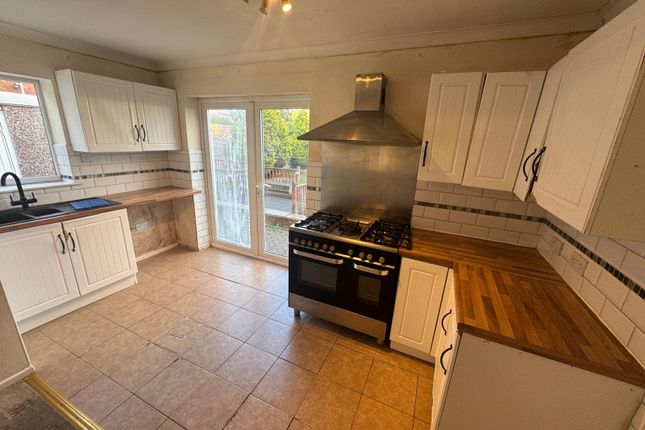 32, Wood End Road, Wolverhampton photo 5