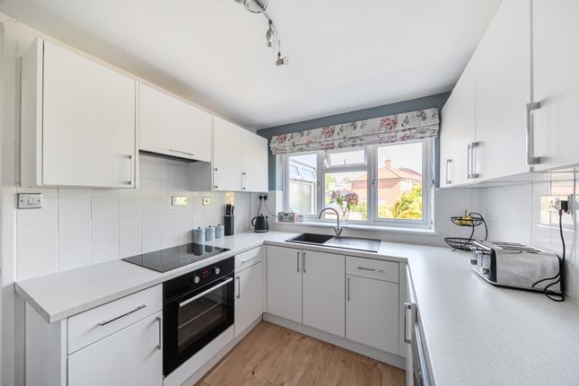 8 Gade Valley Close, Kings Langley photo 2