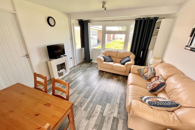 128 Beach Road Chalet Park, Beach Road, Great Yarmouth photo 2