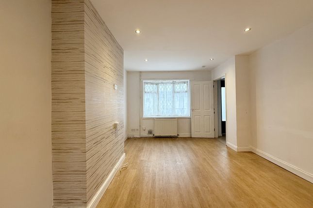 205, Meadow Rise, Pontyclun photo 3