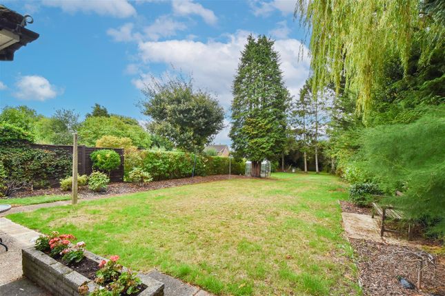 Atheldon, Hay Green Lane, Brentwood photo 4