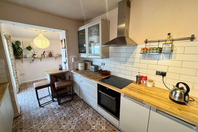 8, Heaton Grove, Newcastle Upon Tyne photo 2