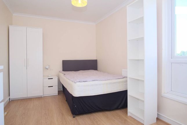 Town house for sale in Lower Strand, Colindale, London