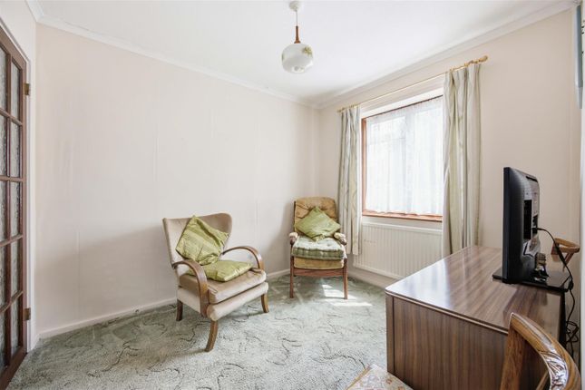 58, Moorfield Road, Uxbridge photo 4