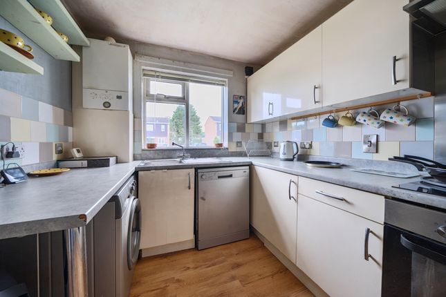 101 Eden Grove Road, Byfleet photo 4