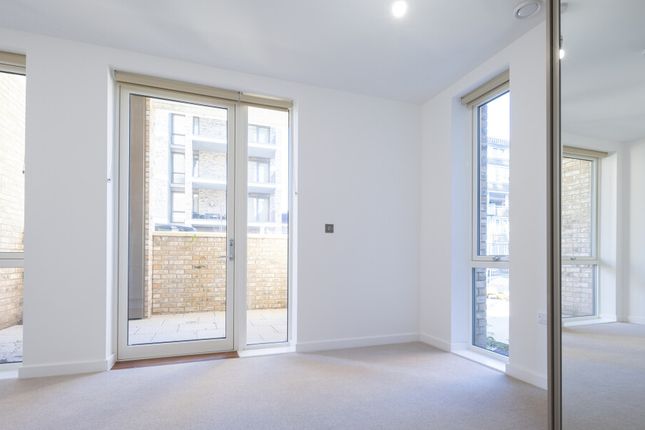 Flat for sale in Commerical Way, Peckham