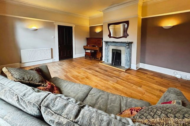 2, Elmwood Place, Bradford photo 4