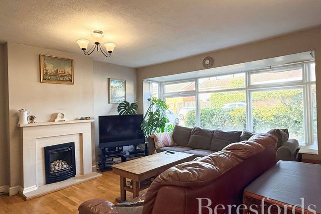 2, Kestrel Close, Hornchurch photo 3