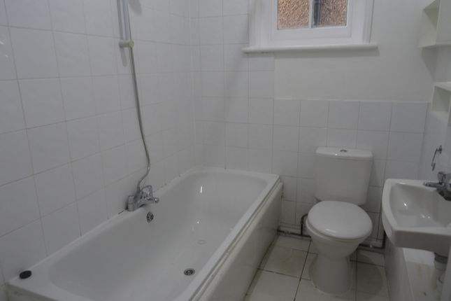 Flat 4, 11, Brunswick Road, Kingston photo 5