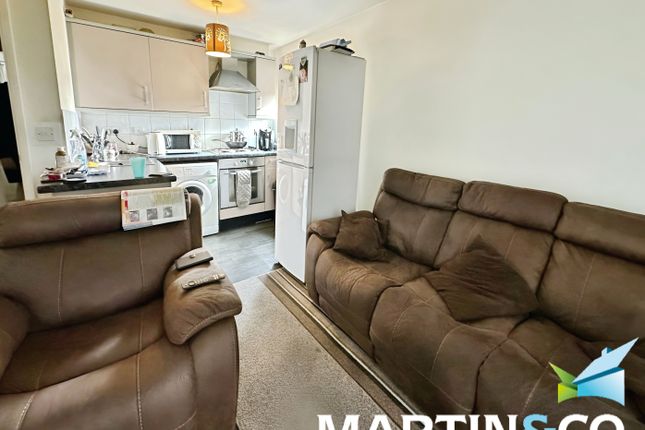 21, Meadow Court, Wakefield photo 3