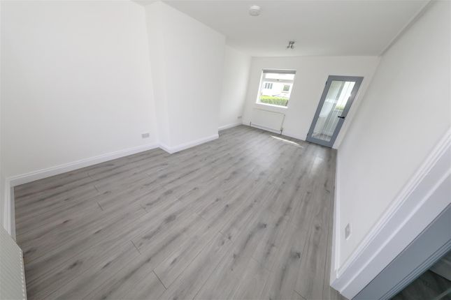 1, Stuart Road, Glenrothes photo 4