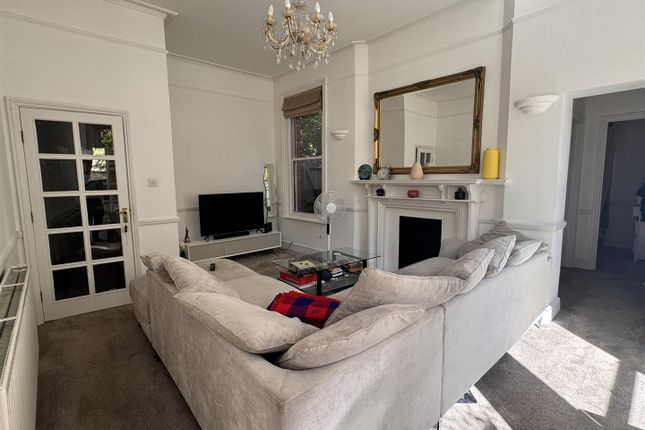 1 Abbeville Lodge, 44 Queens Road, Weybridge photo 3