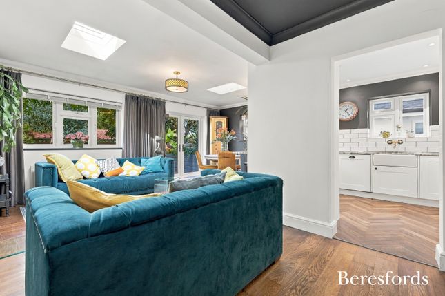 31, Catherine Close, Brentwood photo 4
