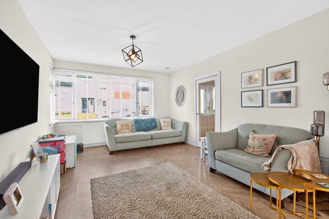 71, Cloan Crescent, Glasgow photo 3