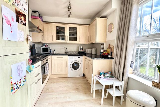 Flat for sale in Rowhill Road, Hextable, Kent