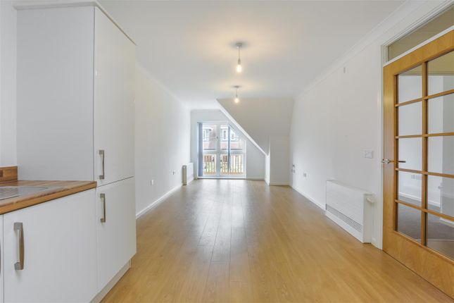 Flat for sale in Pond Hill Gardens, Cheam, Sutton