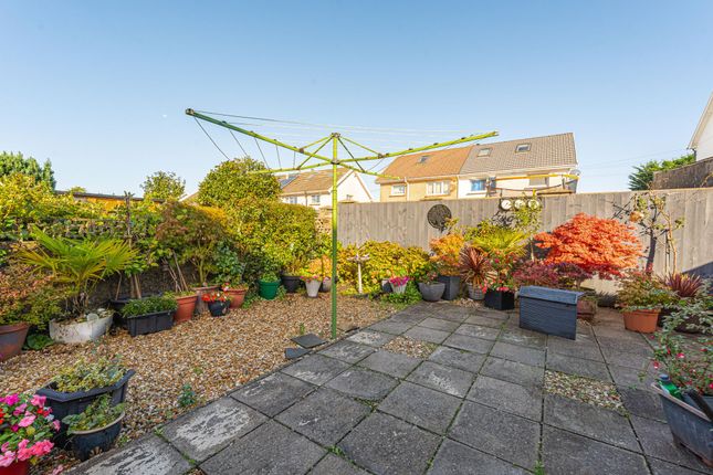 17 Wildmill Lane, Bridgend photo 4