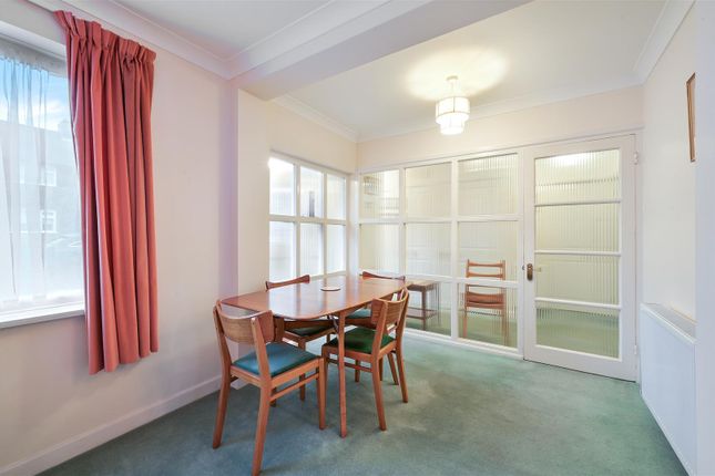 14, Courtlands Crescent, Surrey photo 4