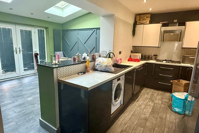 13, St. James Crescent, Pudsey photo 4