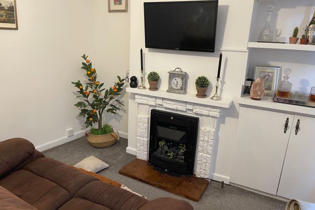 Terraced house to rent in St Johns Hill, Reading