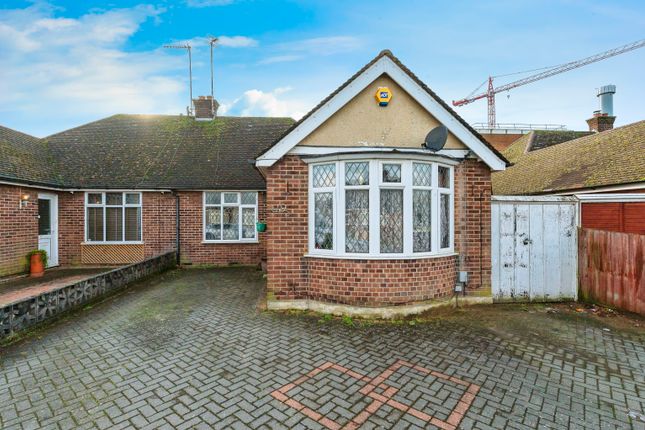 Bungalow for sale in Faringdon Road, Luton, Bedfordshire
