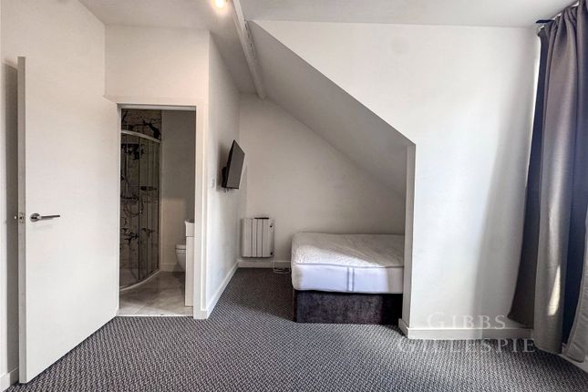 Top Floor Flat, 35, Bond Street, London photo 4