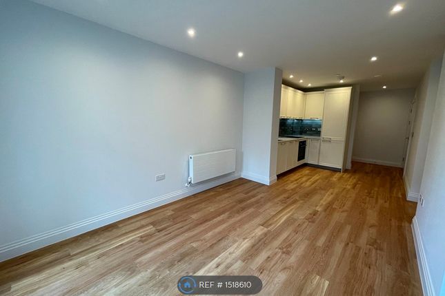 Flat, Joseph Huntley Walk, Reading photo 5