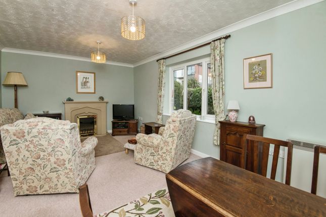21, Cloverdale Court, Lyme Regis photo 4
