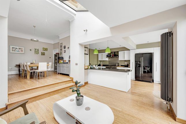 33, Emanuel Avenue, London photo 4
