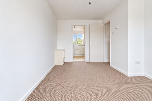 86, Littlebury Green, Basildon photo 4