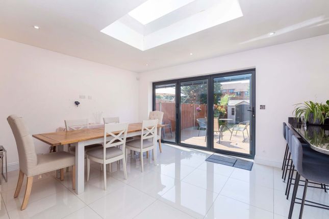 30, Rodney Way, Colnbrook photo 4