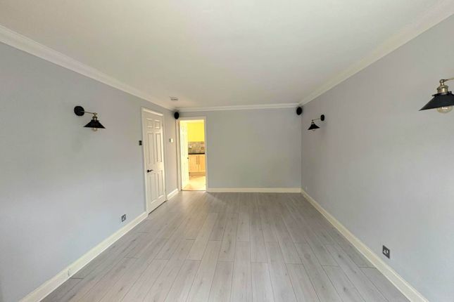 15, Diane Walk, Aylesbury photo 4