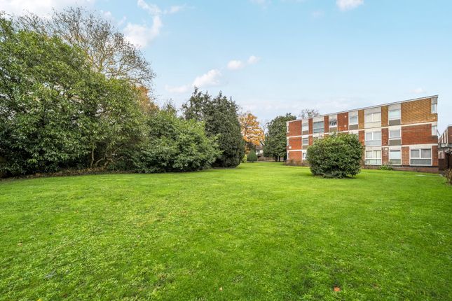 19, Brantwood Gardens, Surrey photo 4