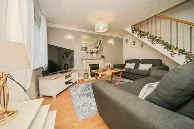 22, Lavenham Way, Stowmarket photo 2