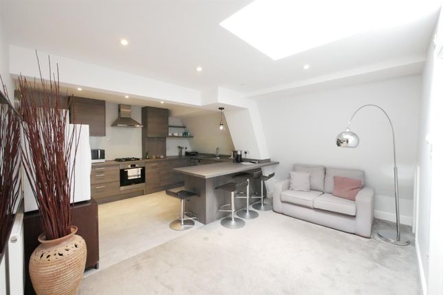 Thumbnail Flat to rent in Camden Road, Holloway, London