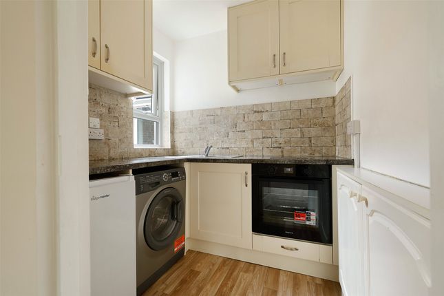 Flat 4, 5, Hampstead Road, Dorking photo 4
