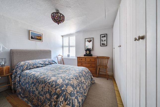 64, High Street, Marlborough photo 4