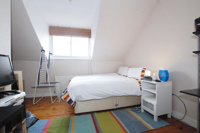 Flat B, 70, Liverpool Road, London photo 5