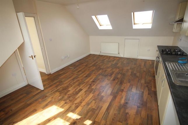 Flat to rent in Beaconsfield Road, Enfield