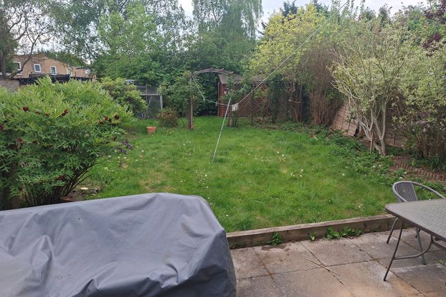 18, Cloverfield, Welwyn Garden City photo 2