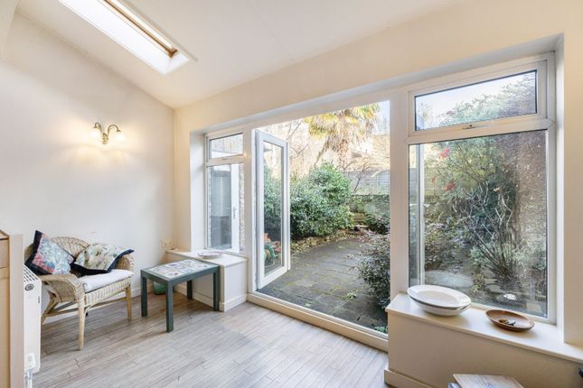 11, Broomhouse Road, London photo 3