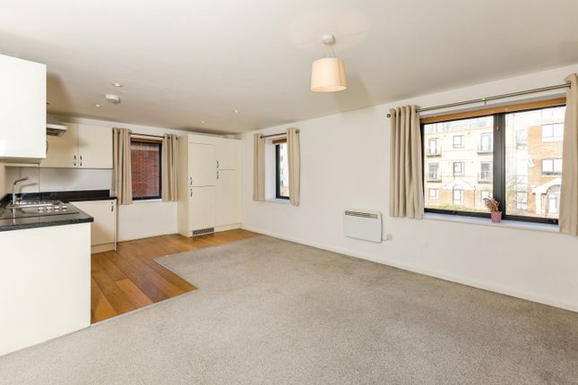 Flat 6/Sovereign Court, 318a, Kings Road, Reading photo 2