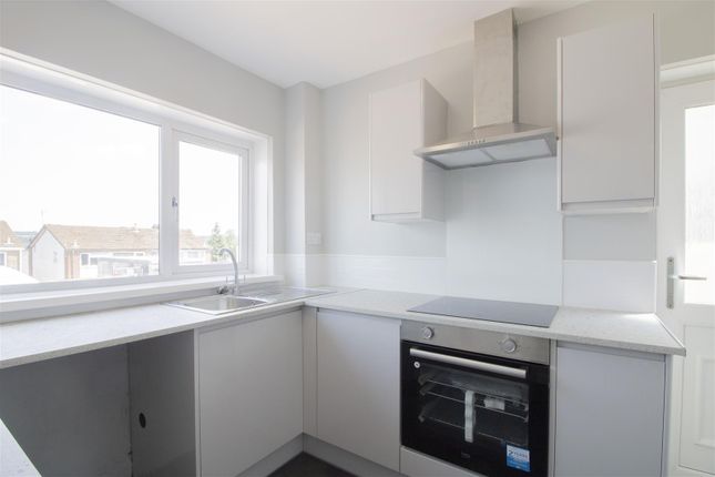 31, Hengoed Avenue, Hengoed photo 3