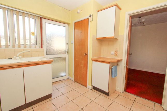275, Dovecote, Yate photo 3
