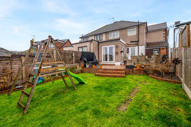 75 Coombfield Drive, Dartford, Kent photo 4