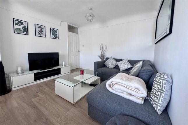 6 Briarleas Court,, Morris Road, Hampshire photo 3