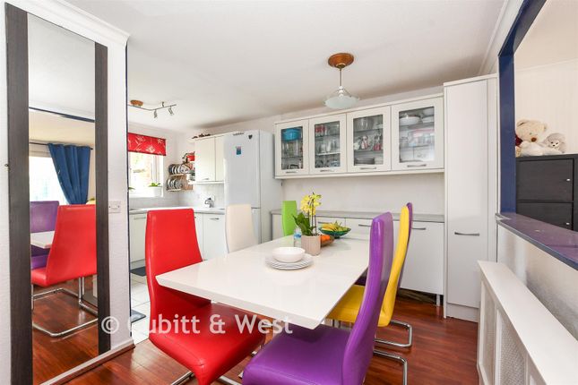 10, Foxley Close, Redhill photo 4