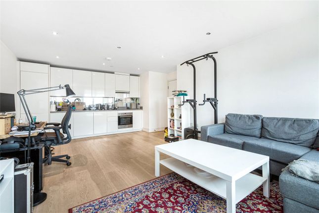 Thumbnail Flat to rent in Clement Avenue, Clapham, London