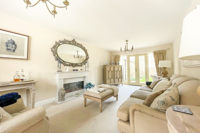 6, Stephens Close, Lechlade photo 3